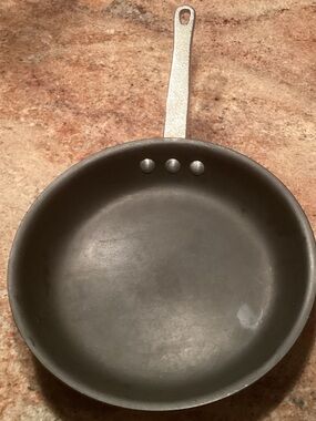 Calphalon 10” Frying Pan with Silver Handle